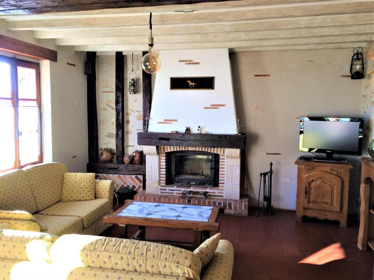 Gite De Sologne "Les Galoches" Dhuizon Bagian luar foto